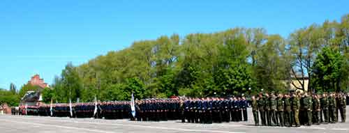 Парад войск гарнизона на площади «Балтийская слава»