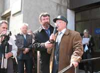 Ярошевич отбирает микрофон у неугодного ветерана