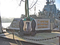 Памятный знак морякам-десантникам и морским пехотинцам