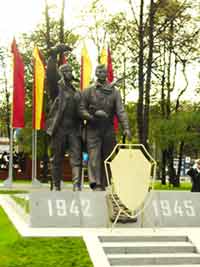 Памятник летчикам полка «Нормандия-Неман»