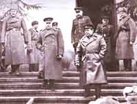 Маршал А. Василевский и генерал армии И. Баграмян на командном пункте 43-й армии